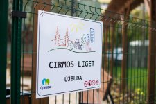 Cirmos liget néven várja látogatóit Őrmezőn a volt Idősek Parkja