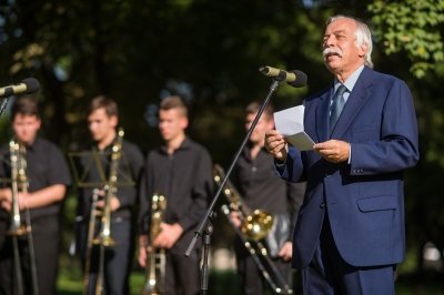 Mag - szoboravatás az Egyetemisták parkjában 