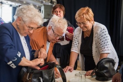 Riasztóberendezéshez juthatnak ingyen a nyugdíjasok