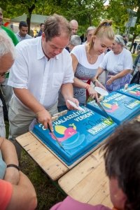 A Szomszédok tévésorozat színészeivel ünnepeltek a gazdagrétiek