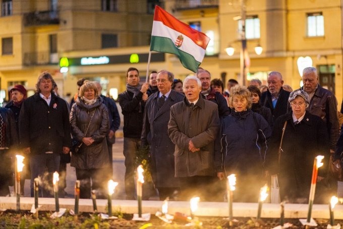 Fáklyás felvonulással ünnepelt a Fidesz