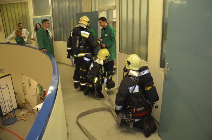 Jól vizsgáztak az újbudai tűzoltók a BME reaktorában tartott gyakorlaton (foto:XI. kerületi Hivatásos Tűzoltó-parancsnokság)