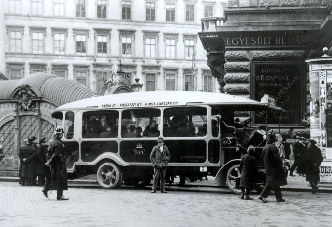 Százéves a budapesti autóbusz-közlekedés