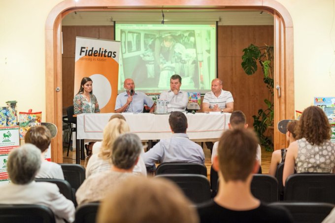 Kárpátaljaiaknak szervezett adománygyűjtő akciót a Fidelitas