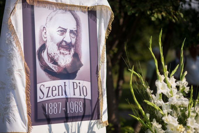 Szent Pio atya teret avattak Gazdagréten