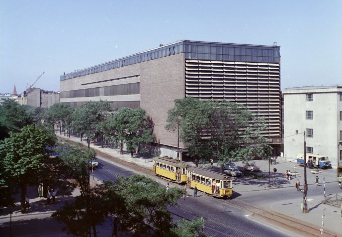 A Beloiannisz Híradástechnikai Gyár  épülete a Fehérvári úton 1969-ben. Fortepan/FŐFOTÓ