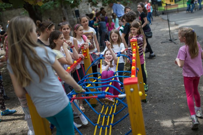 Új mászókák és libikókák a Bocskai udvarán