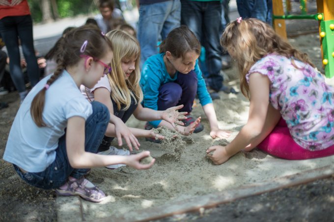 Új mászókák és libikókák a Bocskai udvarán