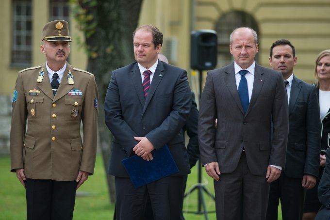 Koszorúzás volt az Aradi vértanúk tiszteletére a Petőfi Laktanyában