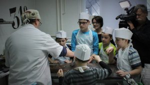 Élményterápia autista gyerekeknek a Kockacsokinál
